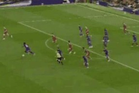 九游体育-赛地聚焦——英超关键战热度飙升；不来梅再遭质疑；态度坚定；年轻球员获得机会的简单介绍